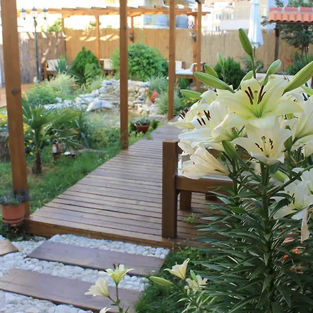 Szálloda Yanis Lozenec