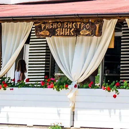 Szálloda Yanis Lozenec