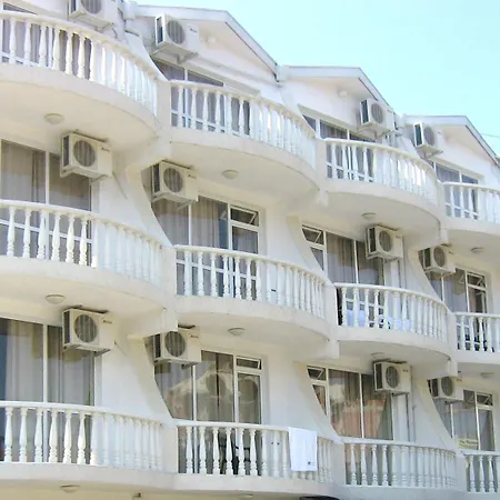 Yanis Otel 3*