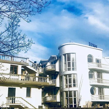 Yanis Otel Lozenets