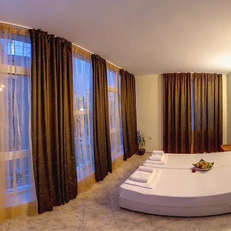 Yanis Hotell