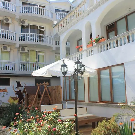 Yanis Hotel Lozenec